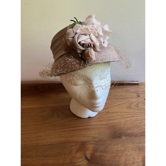 1940s Dusty Pink Rose Fascinator Hat With Faux Flowers & Netting main image 3